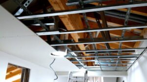 Scopri di più sull'articolo Installazione Controsoffitto: Come Si Monta: Guida e Posa