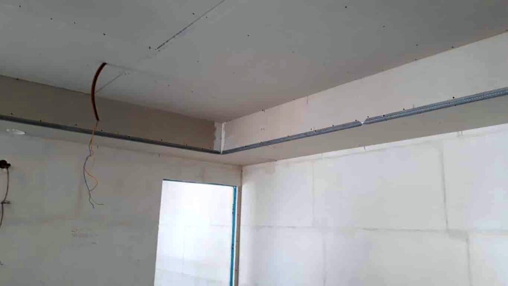 Installazione Professionale di Cartongesso a Milano: Pareti, Controsoffitti e Strutture su