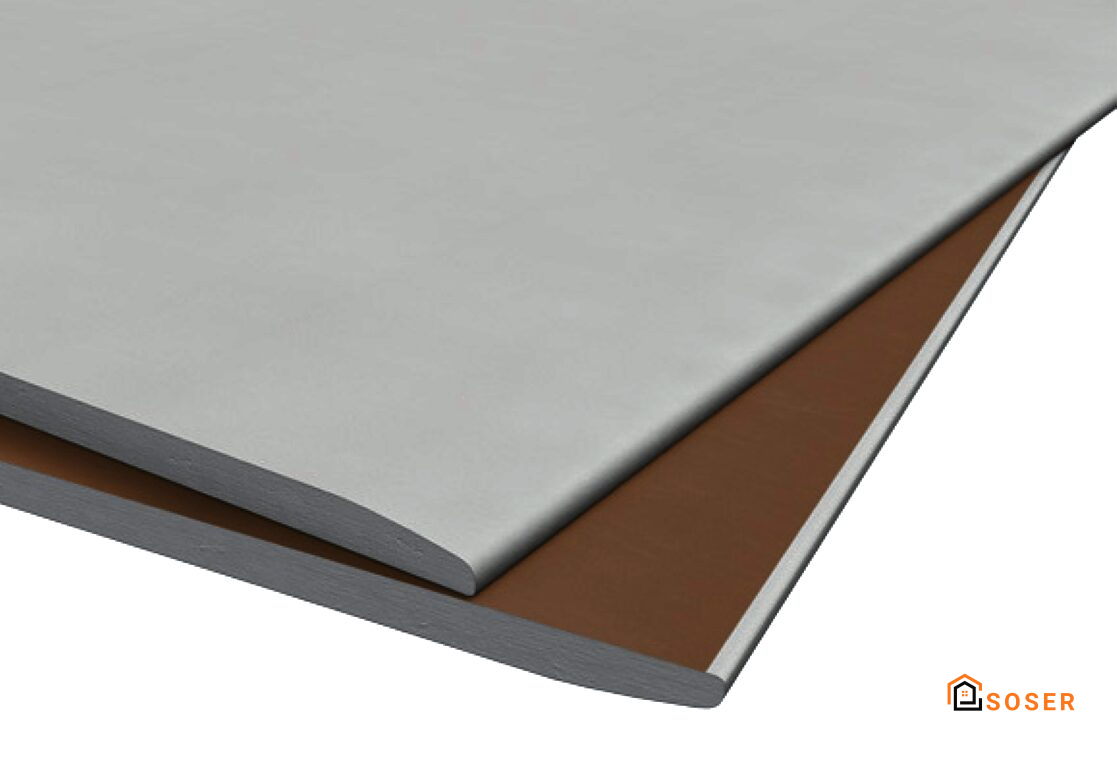 Dettaglio di cartongesso con bordo in legno e profilo in alluminio per ristrutturazione