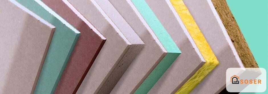 Campionari di cartongesso e finiture per pareti in diversi colori e spessori