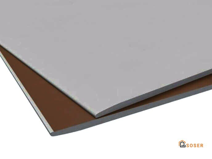 Dettaglio di cartongesso con profili metallici e finitura grigia per ristrutturazioni a Milano
