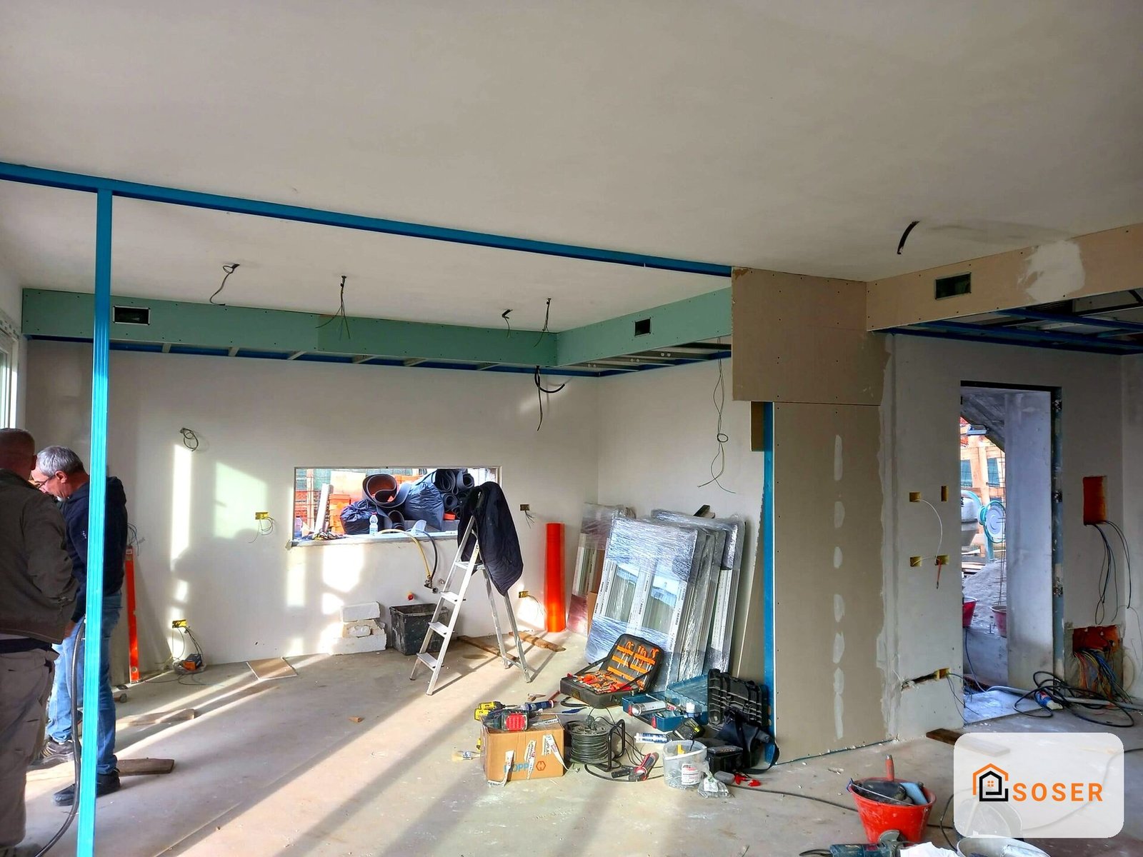 Interno in ristrutturazione con struttura in cartongesso e impianto elettrico in corso d'opera