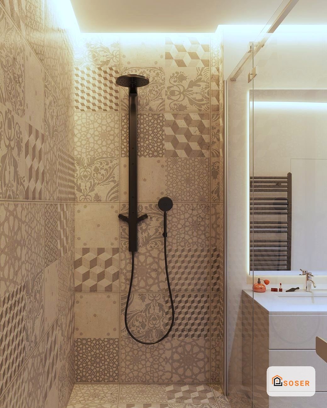 Bagno moderno con doccia in nicchia, piastrelle beige con motivi geometrici e colonna doccia nera
